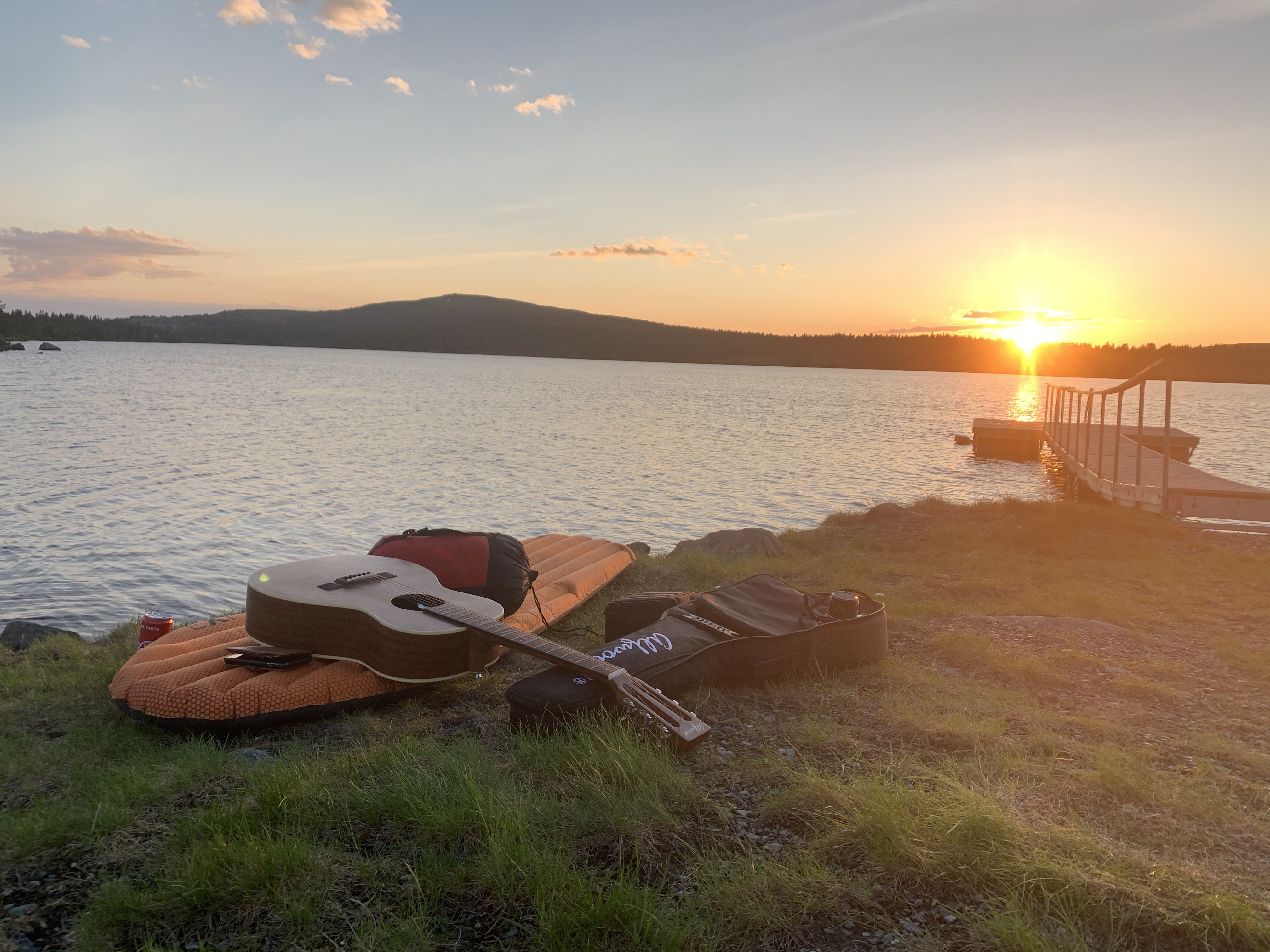 badetøy som ligger ved badeplassen ved nevenvann