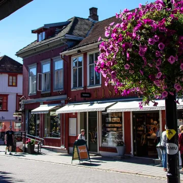 gågata i Lillehammer en sommerdag