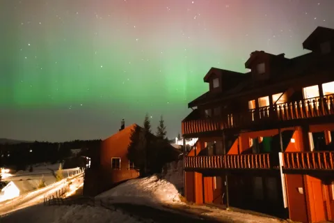 Nordlys over Nordseter Apartments