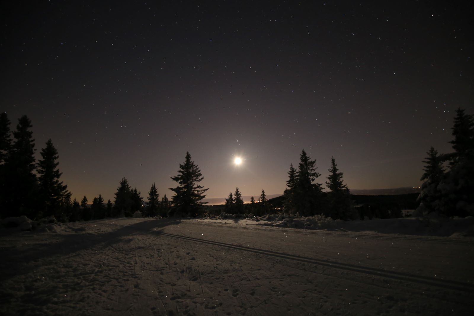 Måneskinnstur på ski på Nordseter